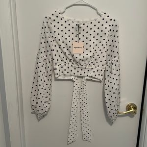 Cropped tie in the back poke dot blouse